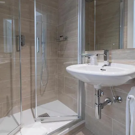 Lac Hotel Hotell 3*