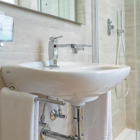 Lac Hotel Hotell